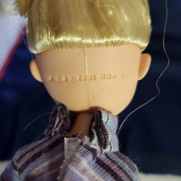 Bratz Doll 2001 Cloe Doll Blonde Hair Blue Eyes Dark Pink Lips Clothes - Picture 7 of 8